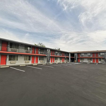Journey Inn ウッドランド エクステリア 写真